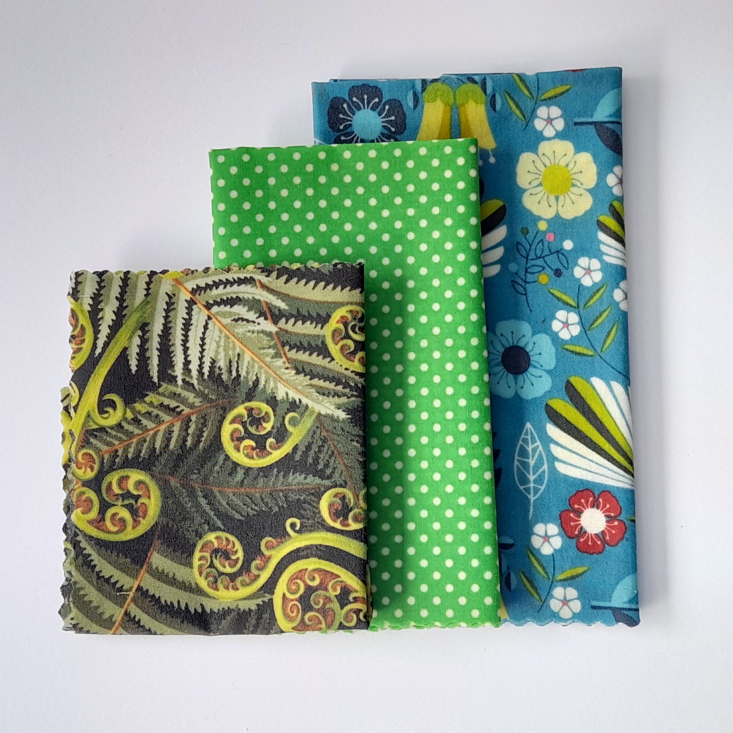 beeswax wrap, front side, kiwiana print, cotton fabric, New Zealand prints, kohwai flower, front side